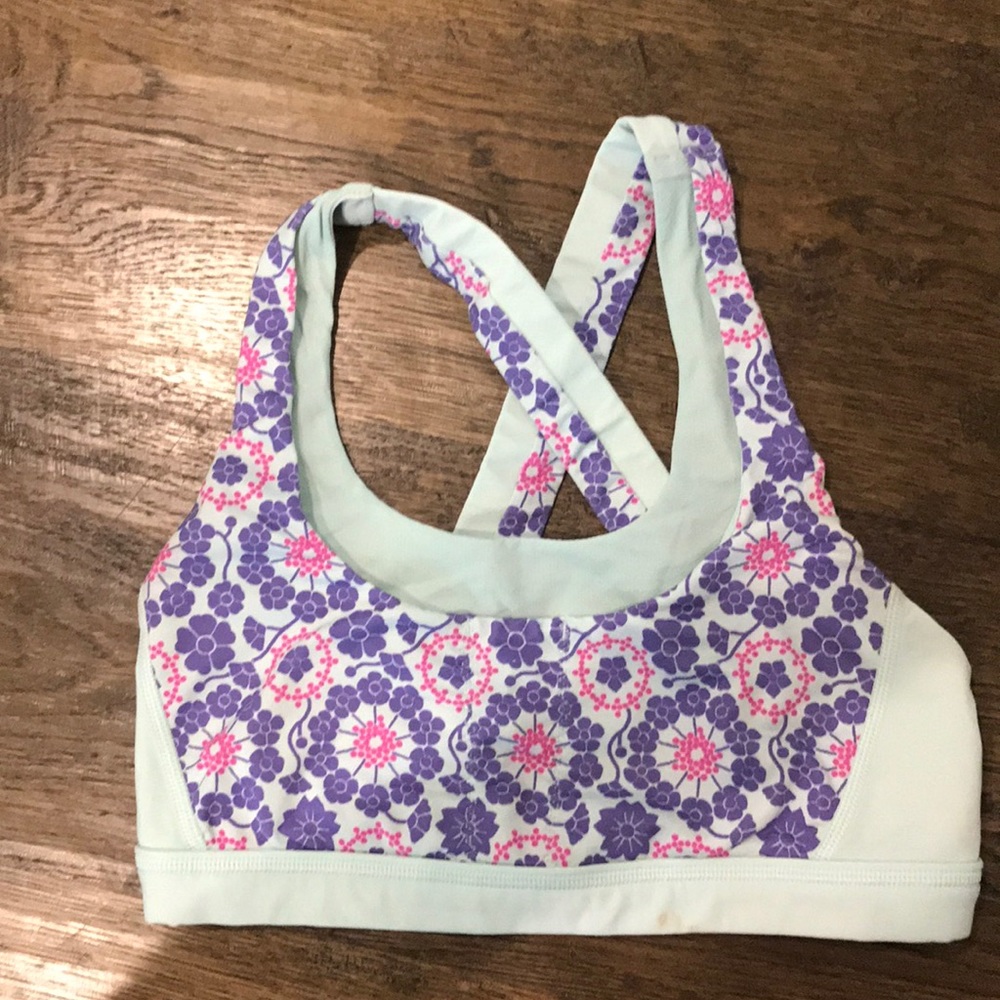 Lululemon sports bra